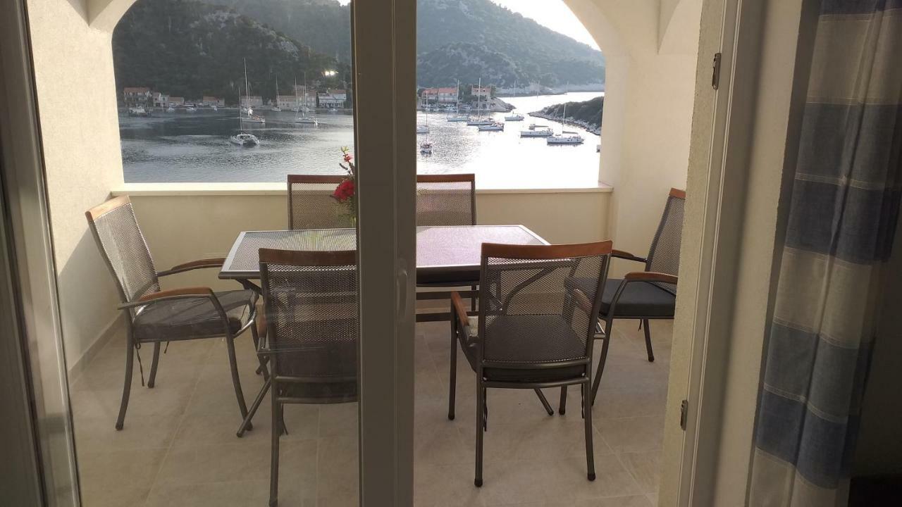 Apartment Zaklopatica Lastovo ภายนอก รูปภาพ