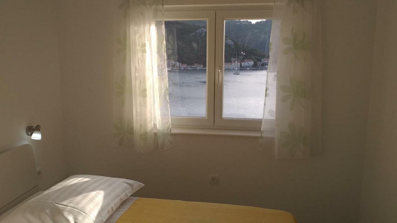 Apartment Zaklopatica Lastovo ภายนอก รูปภาพ