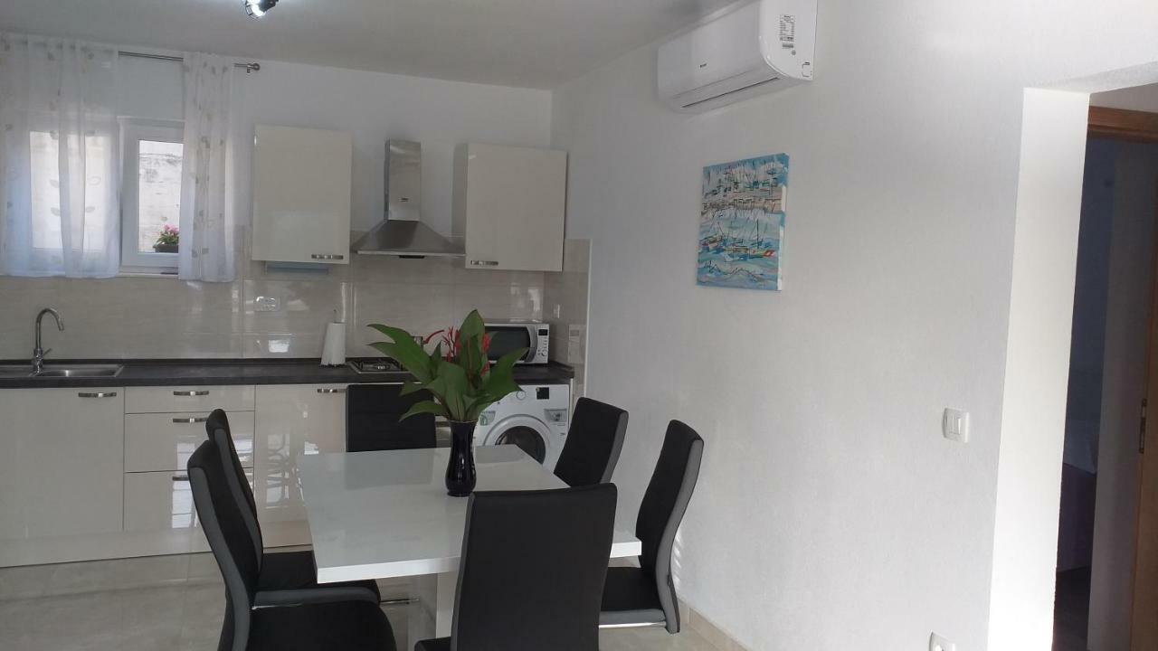 Apartment Zaklopatica Lastovo ภายนอก รูปภาพ