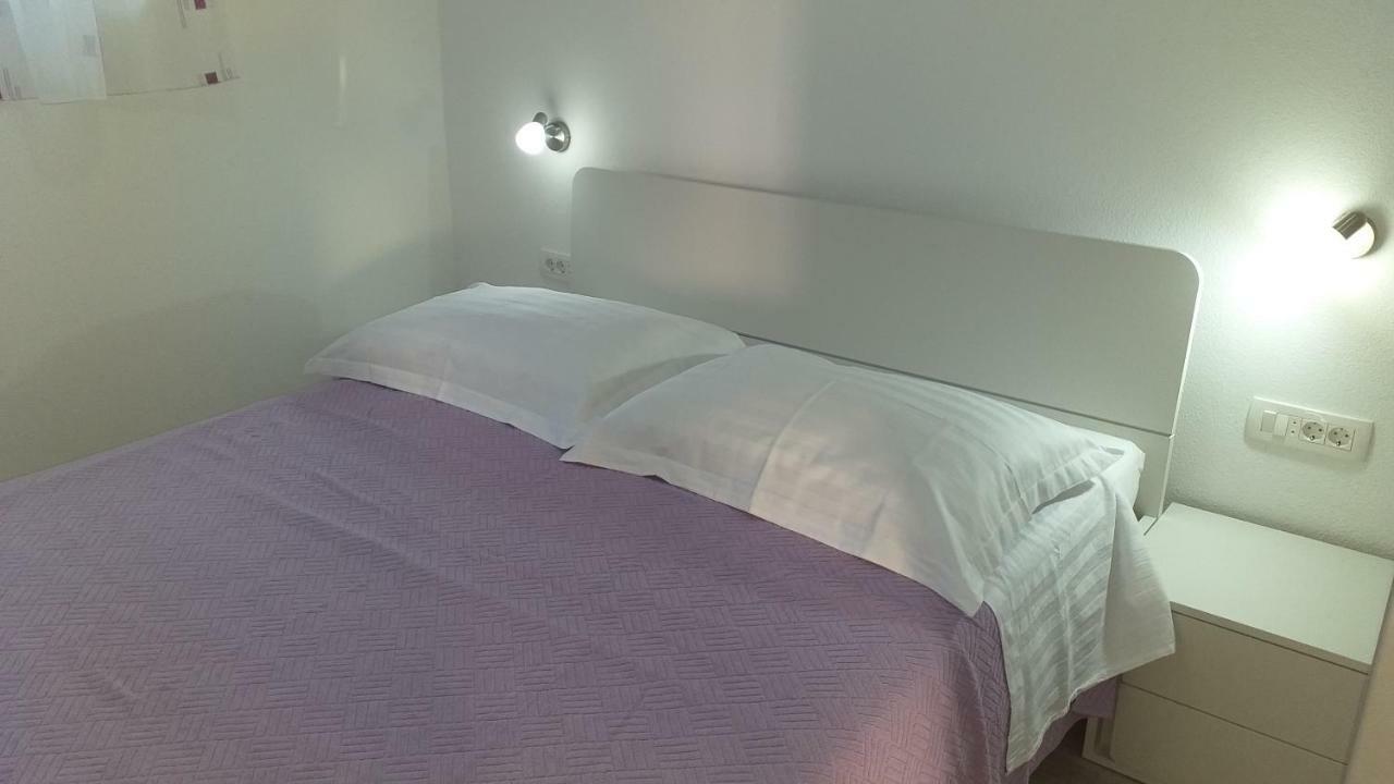 Apartment Zaklopatica Lastovo ภายนอก รูปภาพ