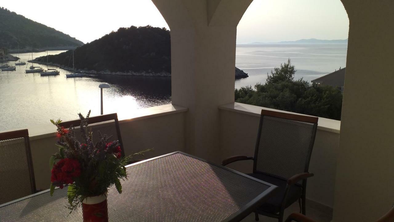 Apartment Zaklopatica Lastovo ภายนอก รูปภาพ