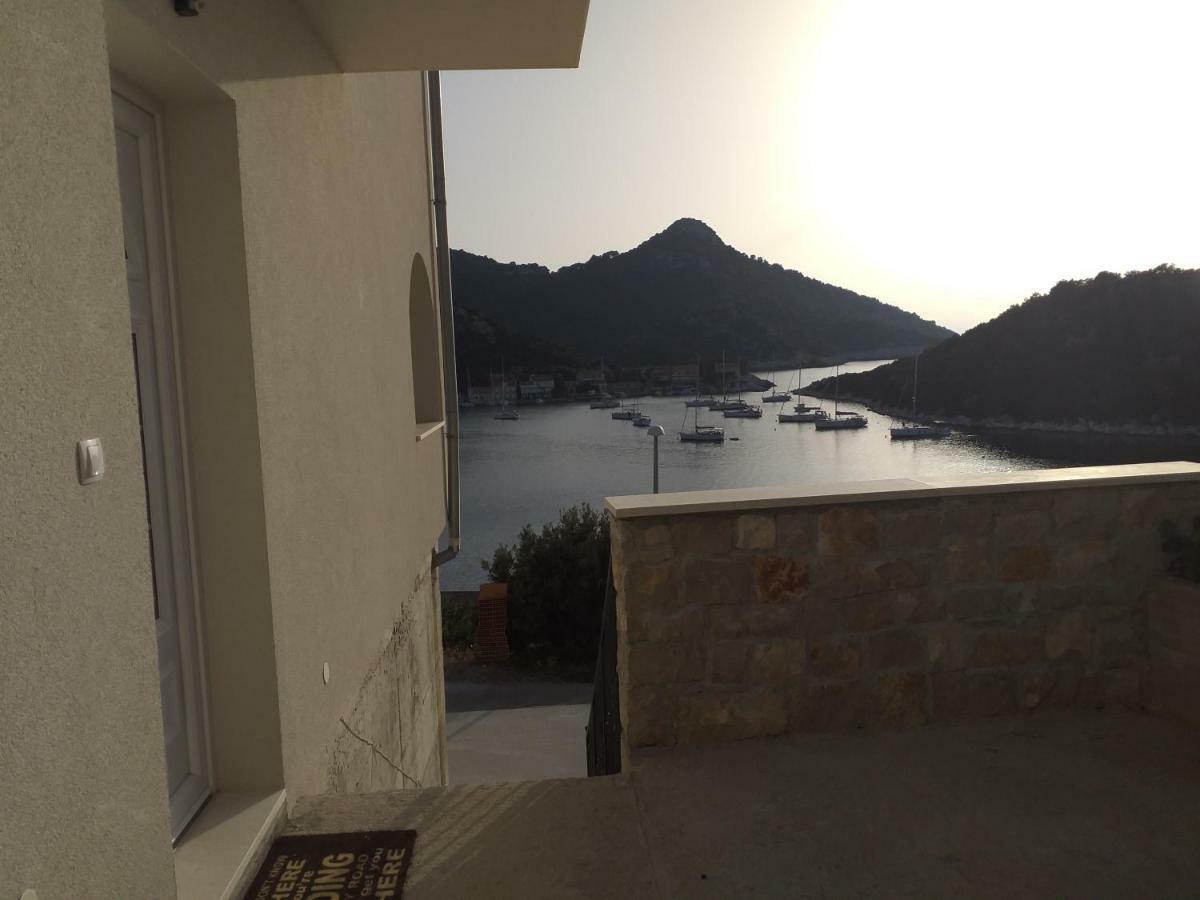 Apartment Zaklopatica Lastovo ภายนอก รูปภาพ