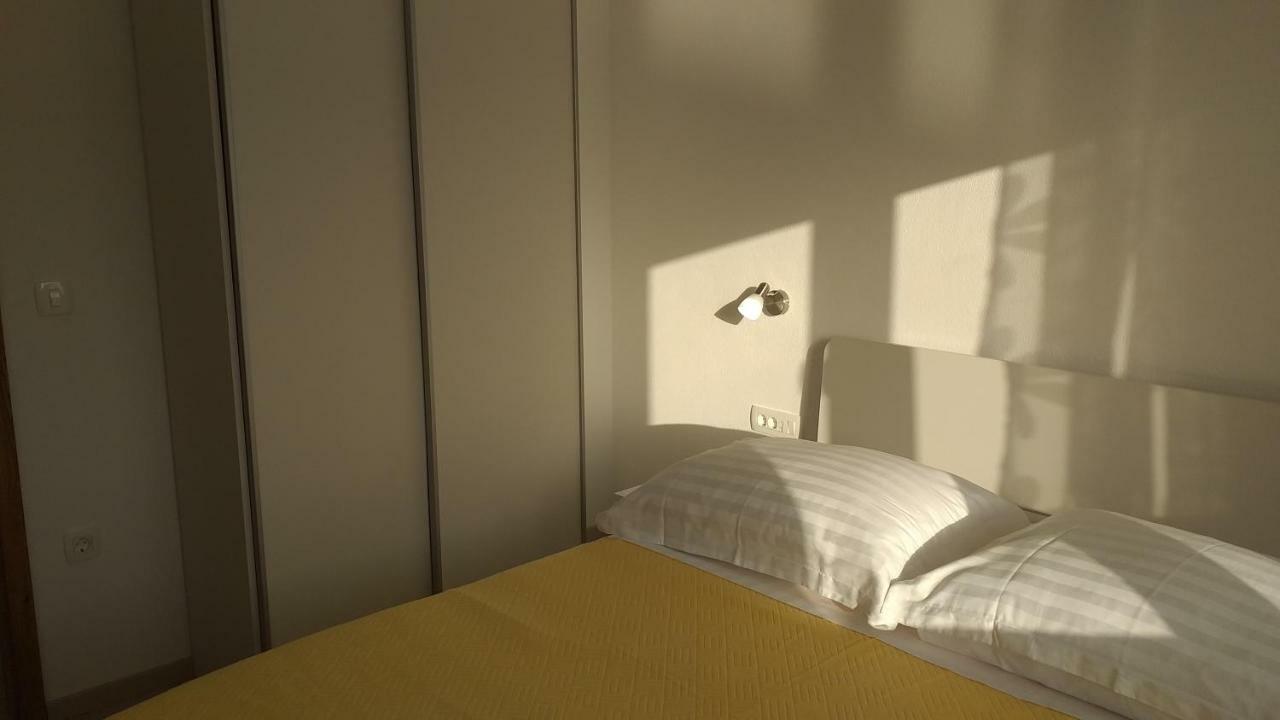 Apartment Zaklopatica Lastovo ภายนอก รูปภาพ