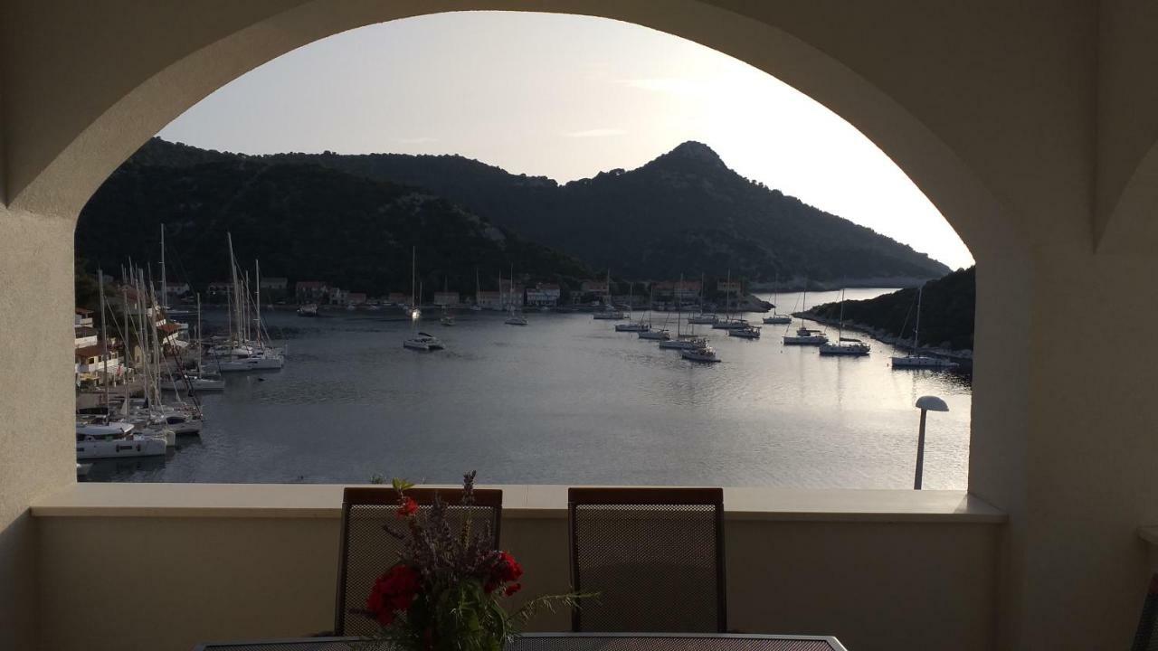 Apartment Zaklopatica Lastovo ภายนอก รูปภาพ
