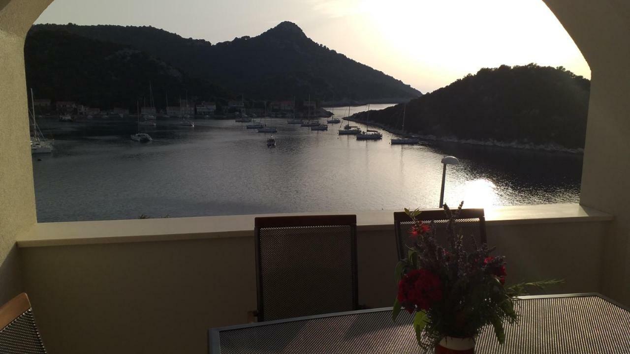 Apartment Zaklopatica Lastovo ภายนอก รูปภาพ
