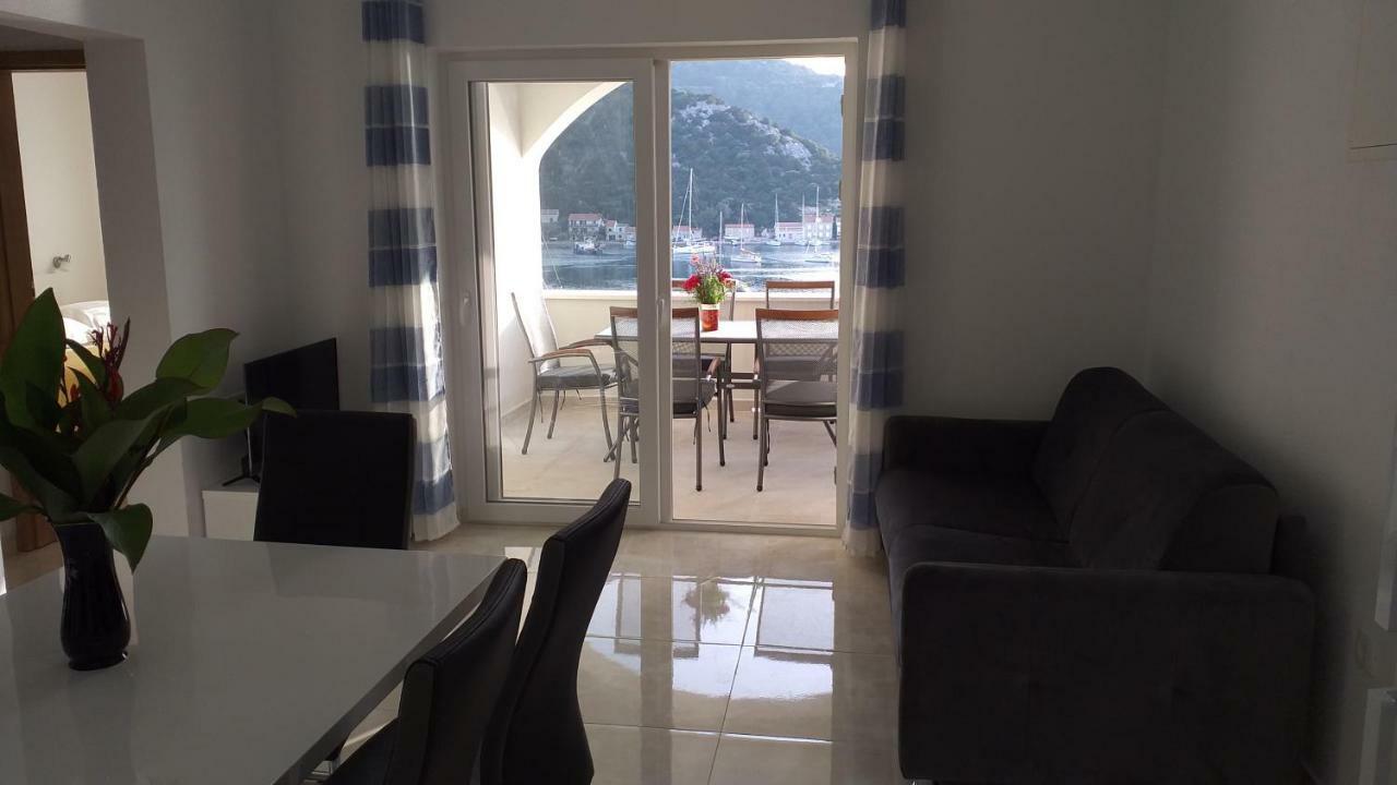 Apartment Zaklopatica Lastovo ภายนอก รูปภาพ